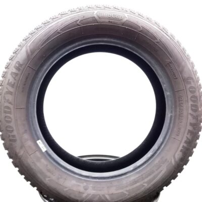 Goodyear 205/60 R16 92H Ultra Grip 9 pneumatici usati Invernale