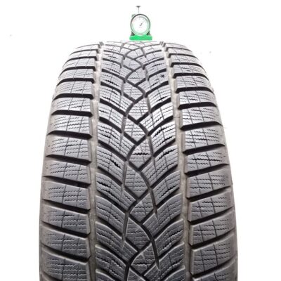 Goodyear 235/45 R19 99V Ultra Grip Performance pneumatici usati Invernale