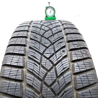 Goodyear 235/45 R19 99V Ultra Grip Performance pneumatici usati Invernale