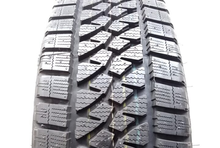 Bridgestone 235/65 R16 115/113R Blizzak W810 pneumatici nuovi Invernale