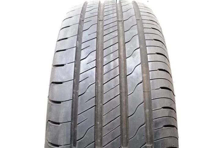 Goodyear 215/60 R17 96H EfficientGrip Performance 2 pneumatici usati Estive