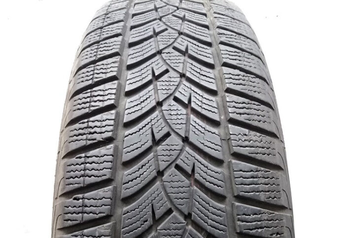 7994Goodyear 22565 R17 106H UltraGrip Performance GEN 1 SUV pneumatici usati Invernale 1