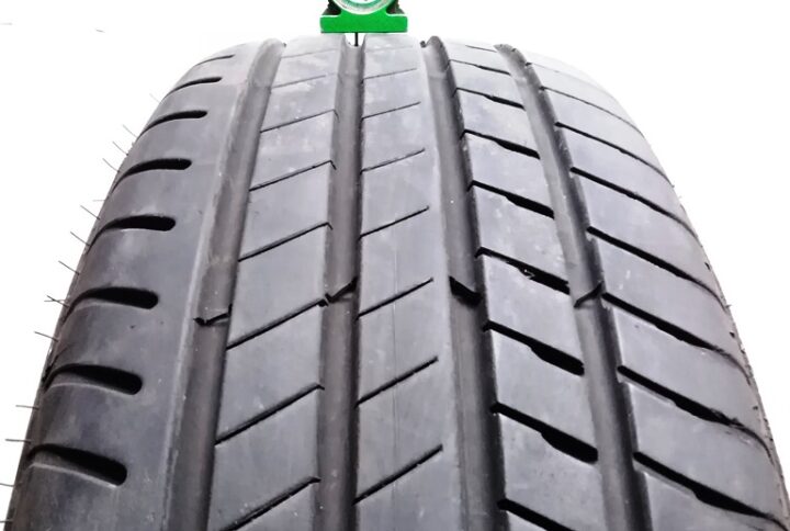 2057B Bridgestone 22560 R18 104W Alenza 001 pneumatici usati Estive