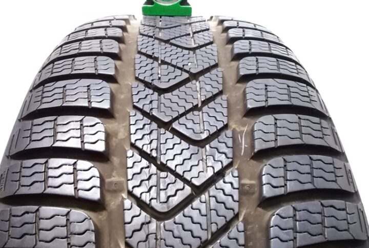 2109B Pirelli 21555 R17 94H Sottozero 3 Winter pneumatici usati Invernale