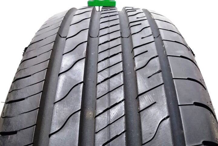 2177B Goodyear 20560 R16 96V EfficientGrip Performance 2 pneumatici usati Estive