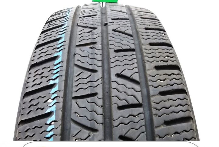 Pirelli 19560 R16 9997T Carrier Winter pneumatici usati Invernale