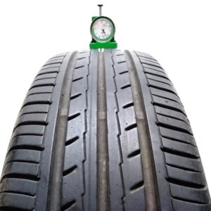 2515B Yokohama 18560 R15 84H BlueEarth ES32 pneumatici usati Estive