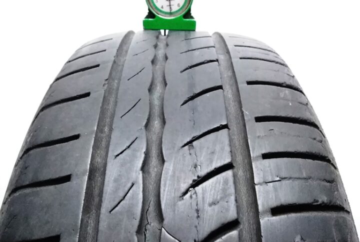 2555B Pirelli 18560 R14 82H Cinturato P1 Verde pneumatici usati Estive