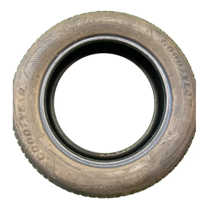 Goodyear Vector 4Seasons 225/60 R18 104V usato