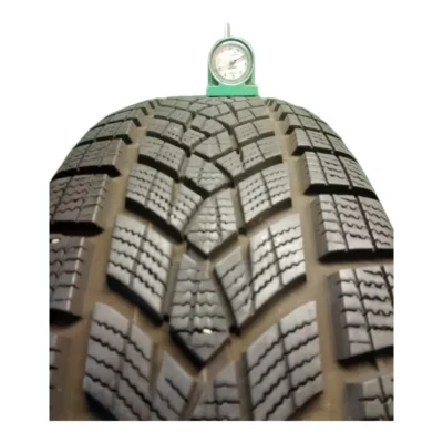 Goodyear Ultra Grip Performance+ 215/65 R17 usato