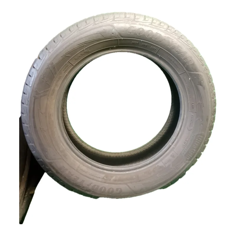Goodyear Ultra Grip Performance+ 215/65 R17 usato