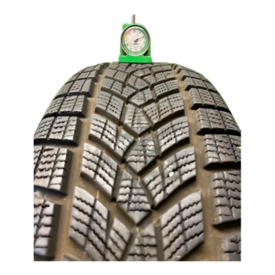 Goodyear UltraGrip Performance+ SUV 215/65 R17 usato