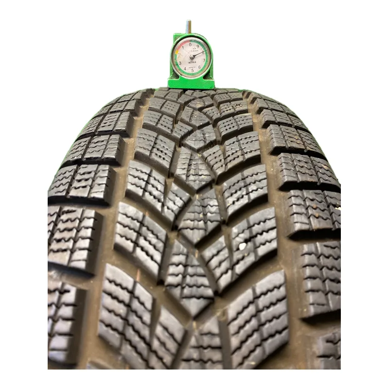 Goodyear UltraGrip Performance+ SUV 215/65 R17 usato