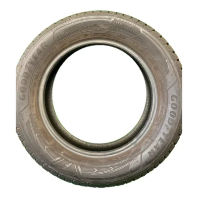 Goodyear UltraGrip Performance+ SUV 215/65 R17 usato