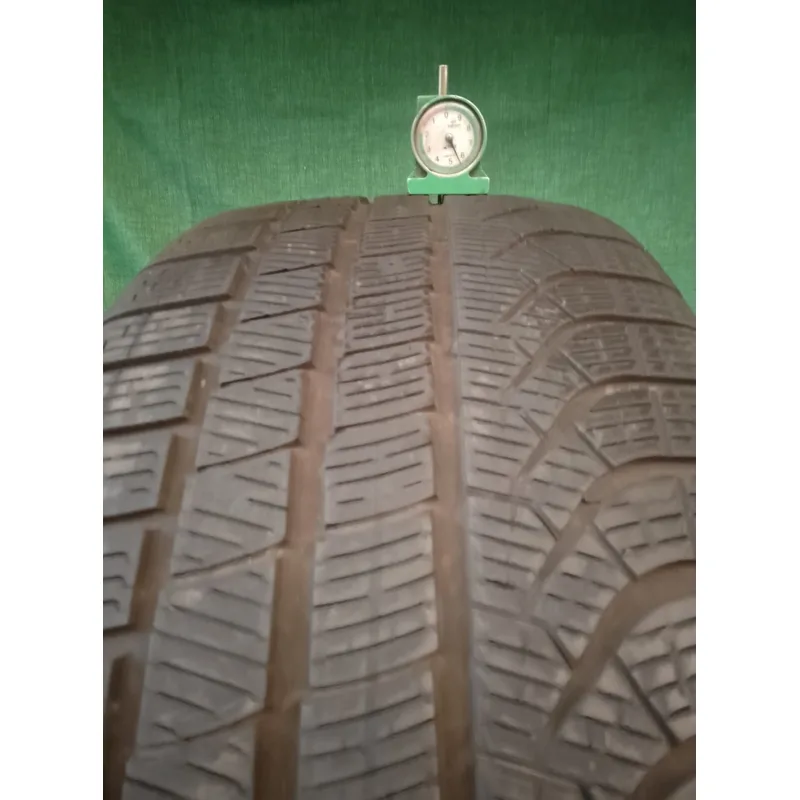Pirelli P ZERO WINTER 255/50 R21 109V usato