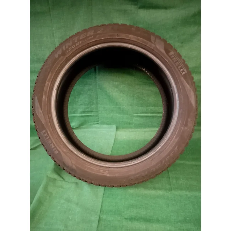 Pirelli Scorpion Winter 2 235/50 R20 usato
