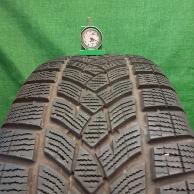 Goodyear Ultra Grip Performance+ SUV 235/55 R18 usato