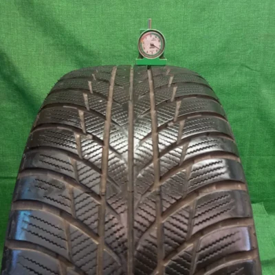 Bridgestone Blizzak LM-001 225/50 R17 94H usato