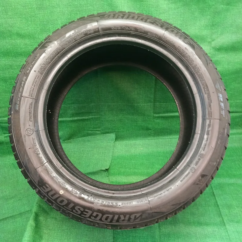 Bridgestone Blizzak LM-001 225/50 R17 94H usato