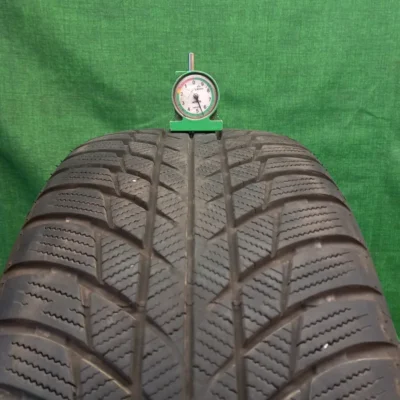 Bridgestone Blizzak LM001 225/50 R17 94H usato