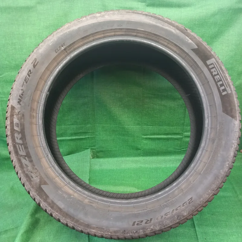 Pirelli P ZERO WINTER 2 255/50 R21 usato