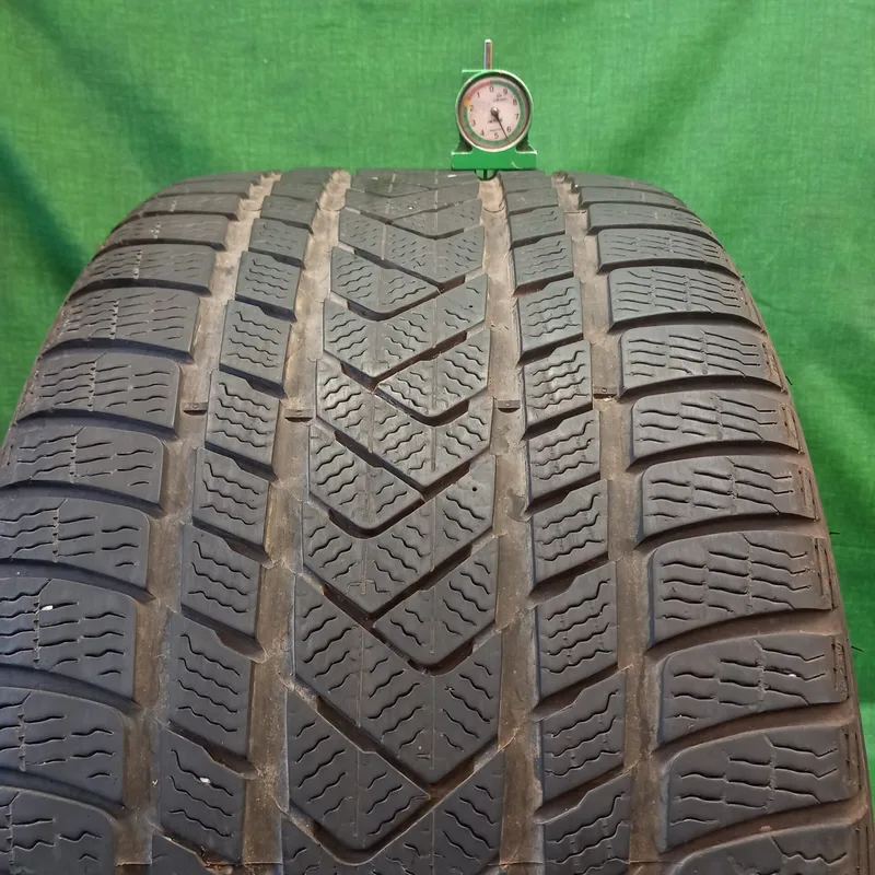 Pirelli Scorpion Winter 315/35 R21 usato