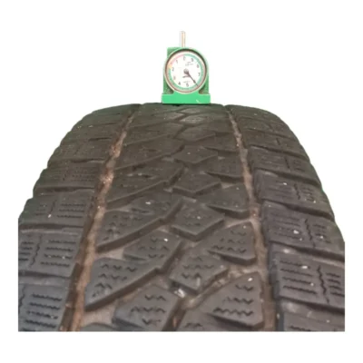 Bridgestone Blizzak W810 215/70 R15C usato