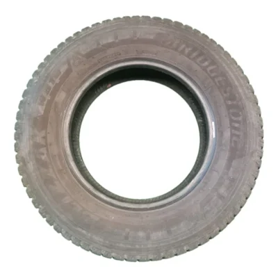 Bridgestone Blizzak W810 215/70 R15C usato