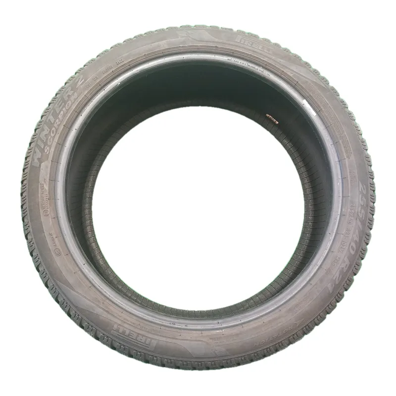 Pirelli Winter Scorpion 2 255/40 R21 usato