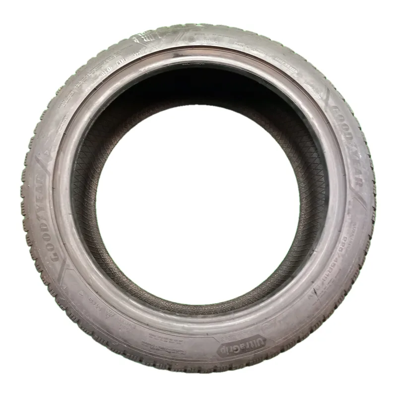 Goodyear UltraGrip Performance 3 225/45 R18 usato