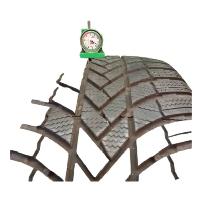 Bridgestone Blizzak LM005 255/40 R21 usato