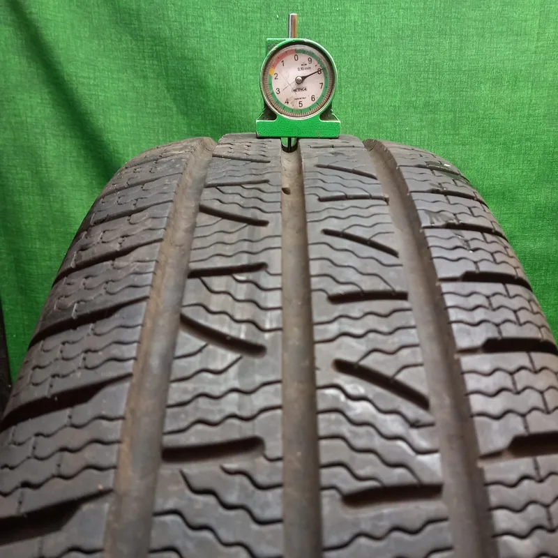 Pirelli Carrier Winter 225/75 R16C usato 8mm