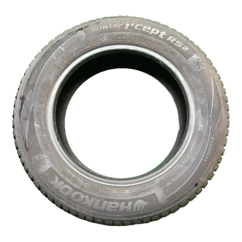 Hankook Winter i*cept RS2 185/65 R15 92T usato
