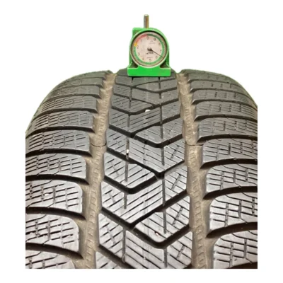 Pirelli Scorpion TM Winter 235/50 R19 usato