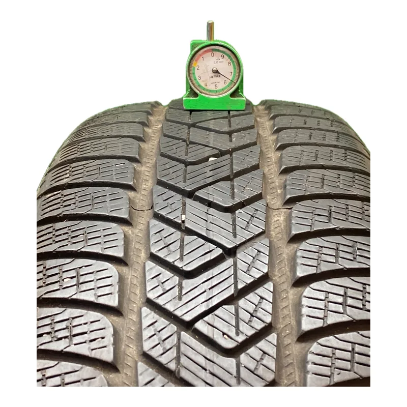 Pirelli Scorpion TM Winter 235/50 R19 usato