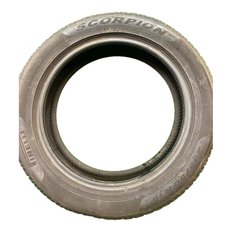 Pirelli Scorpion TM Winter 235/50 R19 usato
