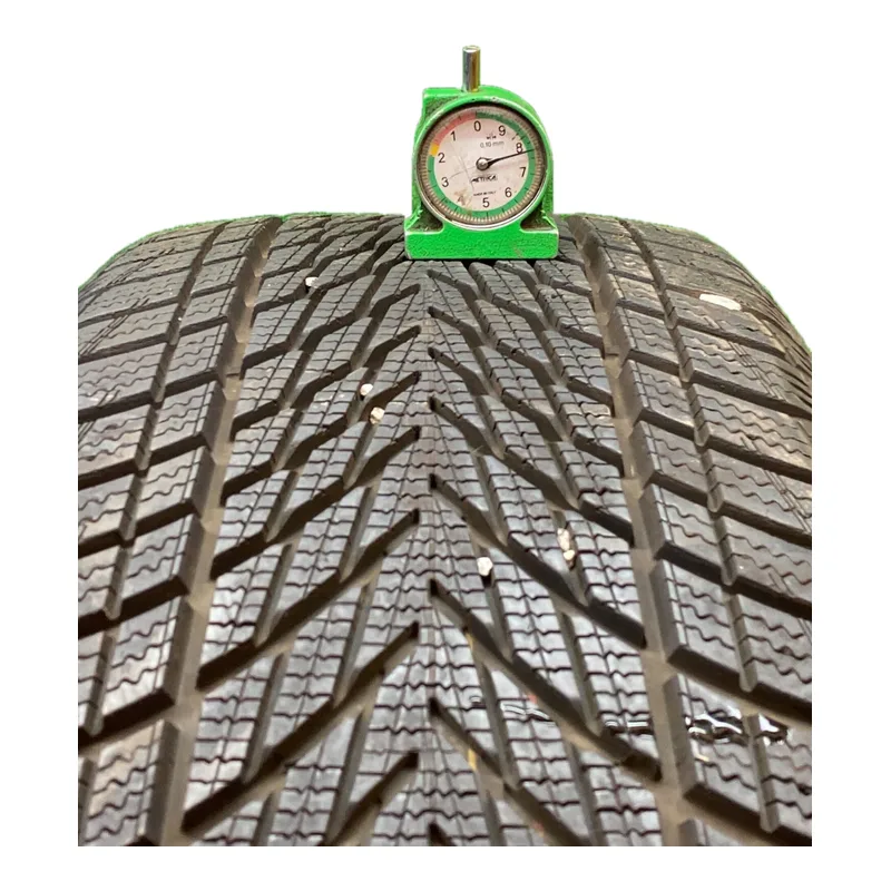 Goodyear UltraGrip Performance 3 235/40 R19 usato