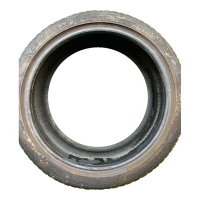 Goodyear UltraGrip Performance 3 235/40 R19 usato