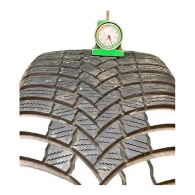 Bridgestone Blizzak LM001 EVO 225/45 R17 91H usato