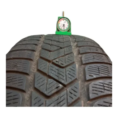 Pirelli Scorpion Winter 235/50 R19 103H usato