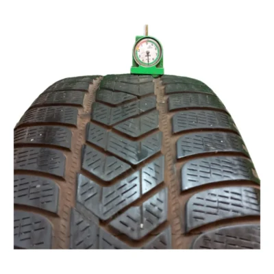 Pirelli Scorpion Winter TM 235/50 R19 usato