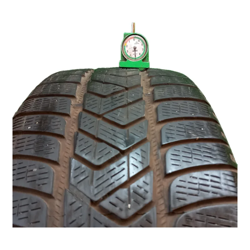 Pirelli Scorpion Winter TM 235/50 R19 usato