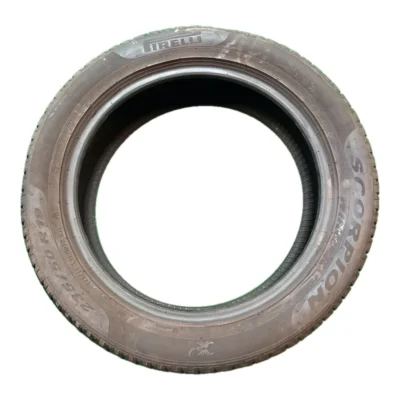 Pirelli Scorpion Winter TM 235/50 R19 usato