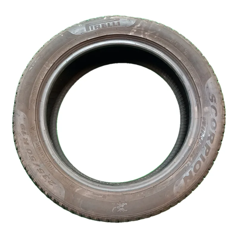 Pirelli Scorpion Winter TM 235/50 R19 usato