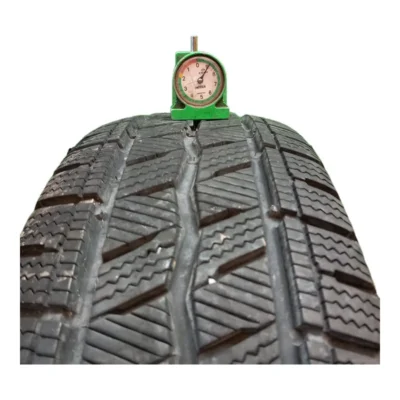 Hankook Winter i*Cept LV 215/70 R15C usati