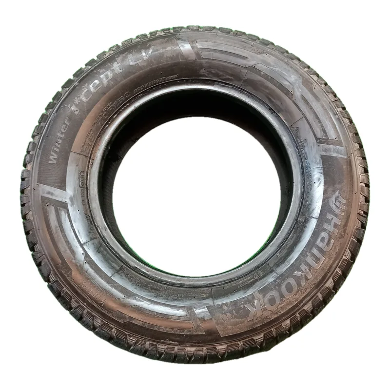 Hankook Winter i*Cept LV 215/70 R15C usati