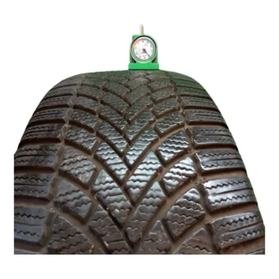 Bridgestone Blizzak LM005 225/60 R18 usato