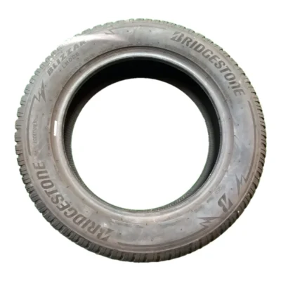 Bridgestone Blizzak LM005 225/60 R18 usato