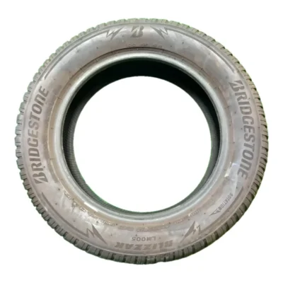 Bridgestone Blizzak LM005 225/60 R18 usato