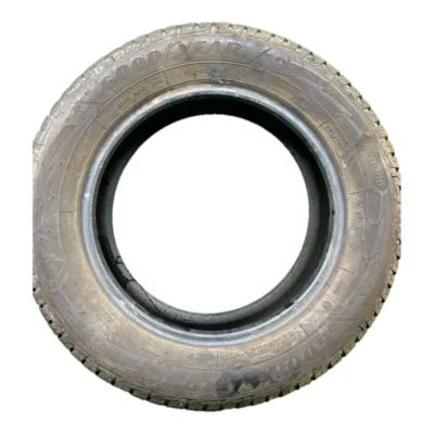 Goodyear UltraGrip Performance+ 215/60 R16 usato
